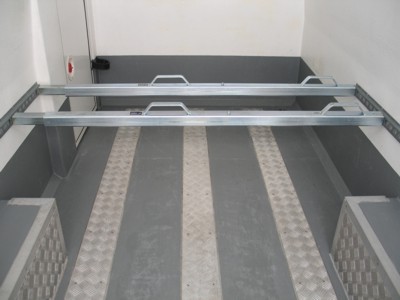 Loadlock restraint bars